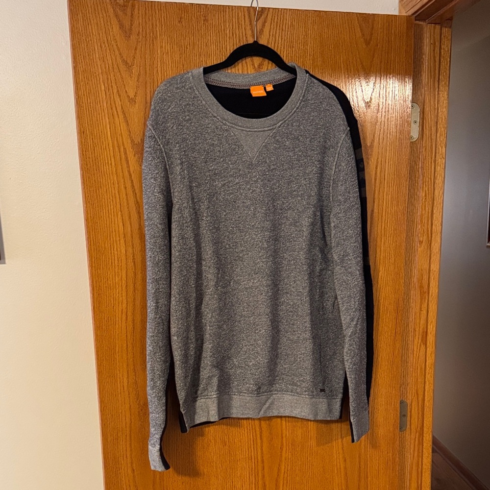 Hugo Boss Men's XL Duel Color Grey and Navy Crewneck Pullover